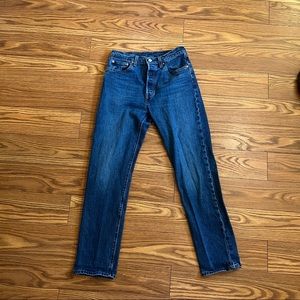 Button fly 501 Levi’s.Perfect condition. Can’t button with my arthritis. 28/30.